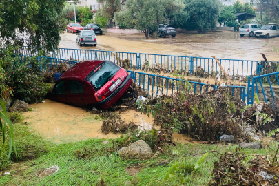 İzmir Foça'da yoğun yağış sele yol açtı: 1 kişi kayıp