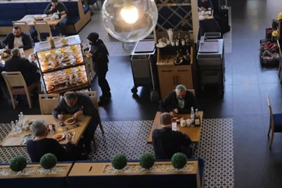 Tepki gelmişti, bakanlık harekete geçti: Şarj ücreti alan restorana ceza!