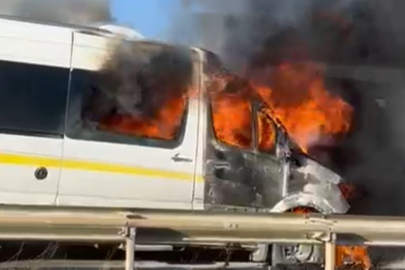 Adana'da öğrenci servisinin çarptığı motosikletli feci şekilde hayatını kaybetti