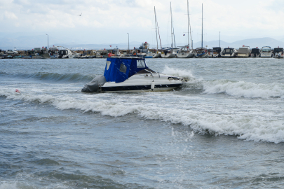 Balıkesir Edremit Körfezi'nde şiddetli lodos balıkçı teknelerini batırdı