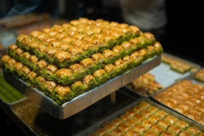 Bir dilimine 738 TL istiyorlar, bir de indirim yapmışlar! İsyan ettiren ‘baklava’ fiyatları...