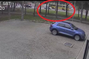 Bursa'da kampüste akılalmaz kaza! Yolu karşısına geçmeye çalışan kadın...