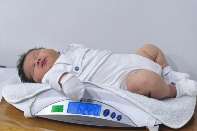 Bursa'da dünyaya gelen bebek şaşkına düşürdü! Tam 6 kilo...