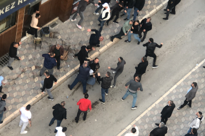 Elazığ'da iki grup arasında kavga: Masa ve sandalyeler havada uçuştu