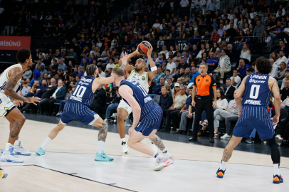 Euroleague: A. Efes: 69 - Fenerbahçe: 79
