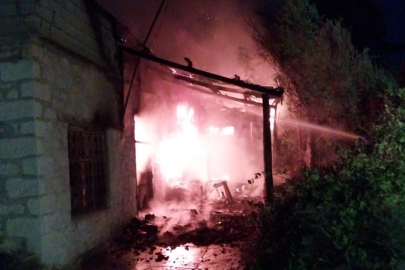 Mersin'de müstakil ev alev alev yandı