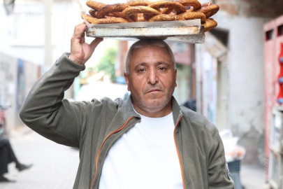 Azmin zaferi! 20 yıl simit sattı, 14 yıl KPSS'ye girdi, 49 yaşında atandı! Bu kez de annesini ikna etmeye çalıştı...