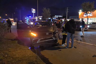 Bursa'da 3 aracın karıştığı zincirleme trafik kazası: Yaralılar var...