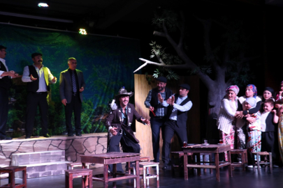 Bursa'da “Komşu Köyün Delisi” yeni sezonda Da kapalı gişe