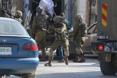 İşgalci İsrail ordusu Batı Şeria'da 4 Filistinliyi gözaltına aldı