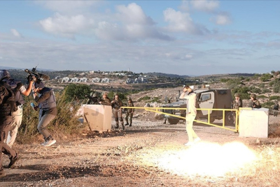 İsrail askerleri zeytin toplayan 65 yaşındaki Filistinliye saldırdı