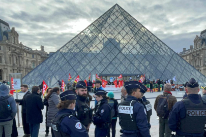 Louvre Müzesi'ndeki bazı mücevherler merkez bankasına taşındı