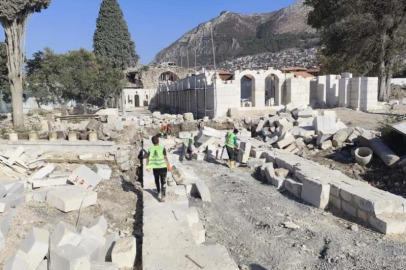 754 yıllık tarihi yapı Bursa Büyükşehir’le yükseliyor