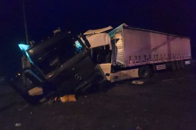 Amasya'da iki tırın çarpıştığı kazada 3 kişi yaralandı