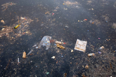 İstanbul Sarıyer'de çöpler kıyıya vurdu