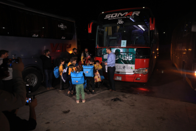 Suriye'de PKK/YPG işgalindeki Hol Kampı'ndan Suriyeli ailelerin tahliyesi sürüyor