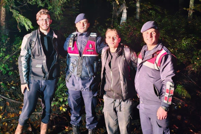 Bartın'da mantar toplarken ormanda kaybolan 2 genci ekipler kurtardı