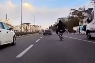 Bilecik'te trafik güvenliğini tehlikeye düşüren motosiklet sürücüsüne 54 bin TL ceza