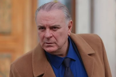 Burak Sergen kendisinden 26 yaş küçük karısıyla poz verdi!