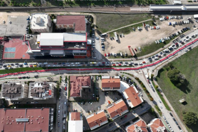 Bursa'da  500 metrelik dev Türk bayrağı! Bir cadde boyunca...