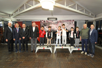 Bursa Osmangazi’de satranç ustaları kupalarına kavuştu