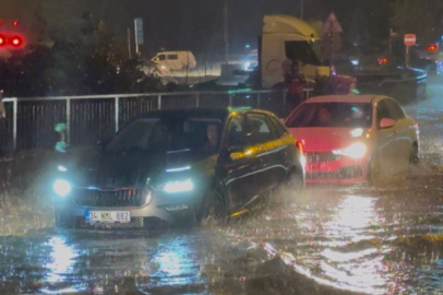 İstanbul’da aniden bastıran sağanak yağmur hayatı felç etti