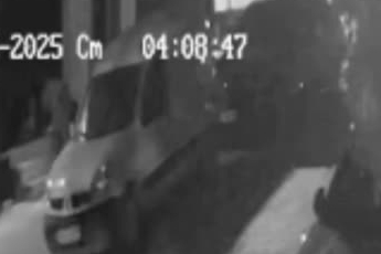 İstanbul Fatih'te açamadıkları kasayı böyle çaldılar