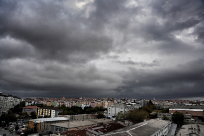 İstanbul'un üzerine kara bulutlar çöktü