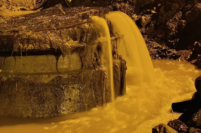 Tekirdağ'da sağanak yağışta altyapı çöktü, rögarlar taştı