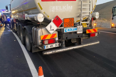 Van-Hakkari karayolunda otomobil tankerle çarpıştı: 3 ölü, 4 yaralı