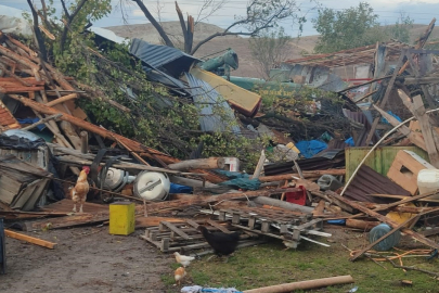 Ankara Beypazarı'nda fırtına çatıları uçurdu