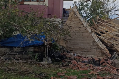 Ankara Beypazarı'nda fırtına nedeniyle ahırların çatıları uçtu