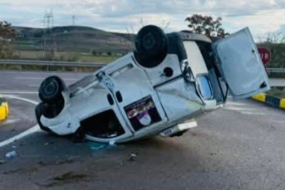 Ankara’da kontrolden çıkan hafif ticari araç takla attı