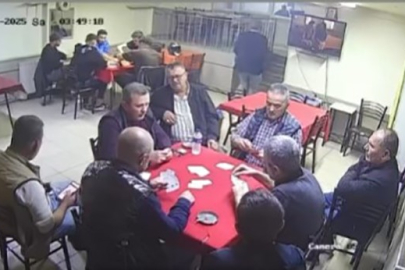 Bursa'da depreme kıraathanede yakalandılar! İskambil kartlarını bırakıp kaçtılar