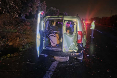 Bursa'da kontrolden çıkan araç beton su kanalına çarptı! Yaşlı sürücü...