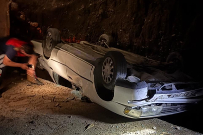 Osmaniye’de iki otomobil 1 saat arayla aynı çukura düştü