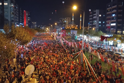 Bursa'da onbinlerce kişi Cumhuriyet coşkusunu birlikte yaşadı