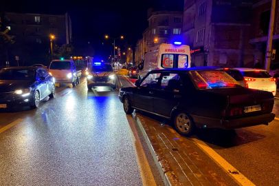 Bursa'da seyir halindeyken fenalaşan sürücü refüje çarptı!