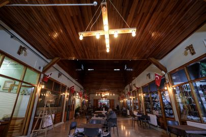 Bursa'nın 600 yıllık hanı geleneksel sanatçılara atölye oldu