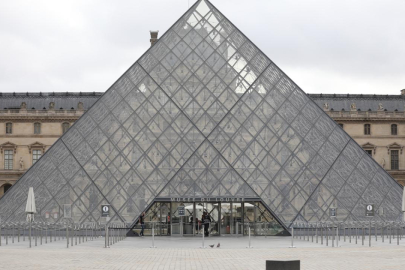 Louvre Müzesi'nde çalınan eserler henüz bulunamadı