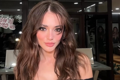 Rabia Soytürk dantelli elbisesiyle poz verdi!