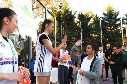 Bursa Osmangazi’de basketler Cumhuriyet için atıldı