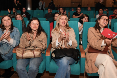 Bursa Osmangazi’de Cumhuriyet’in ışığı bu kez sahneye yansıdı