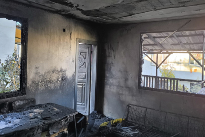 Adana'da yangın çıkan ev küle döndü