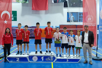 Bursa Osmangazili badmintoncular madalyaya doydu