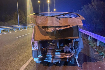 Bursa'da çekici, hafif ticari araca çarptı! Ölü ve çok sayıda yaralı var...