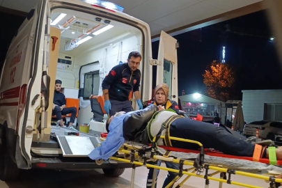 Bursa'da kontrolden çıkan otomobil ağaca çarptı