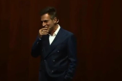 Teoman stand-up için sahneye çıktı! Sosyal medya ikiye bölündü...