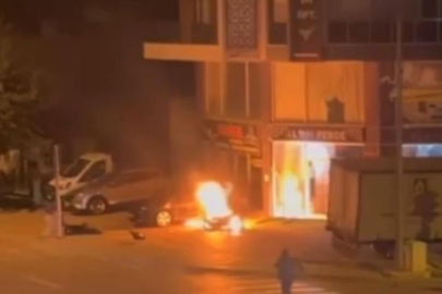 Yanan motosikletin sürücüsünü alevlerden çekip aldı