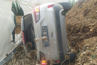 Antalya’da kontrolden çıkan otomobil devrildi: 5 yaralı